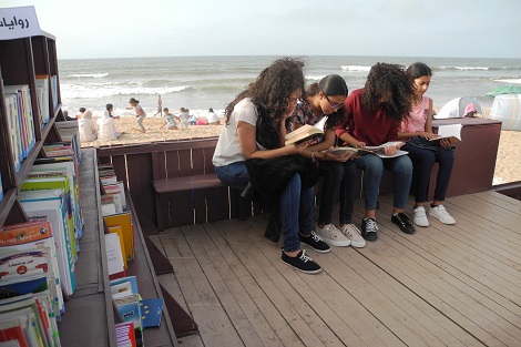 مكتبة على شاطئ الجديدة تحتفي بالرواية المغربية